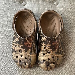 NWT Boy Crocs Realtree Max-4 Size J 5